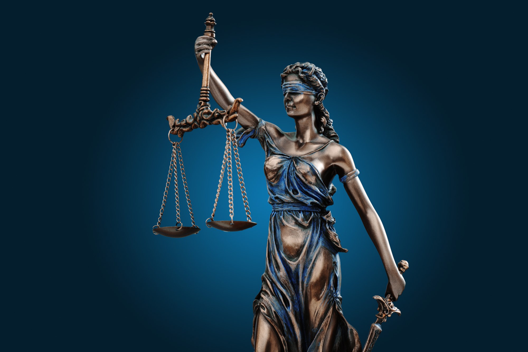 Escultura da Justiça com balança
